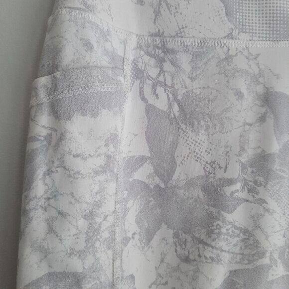 RBX Active Crop Capri Athletic Leggings Abstract Print Grey White Pockets Sz M - Picture 5 of 15